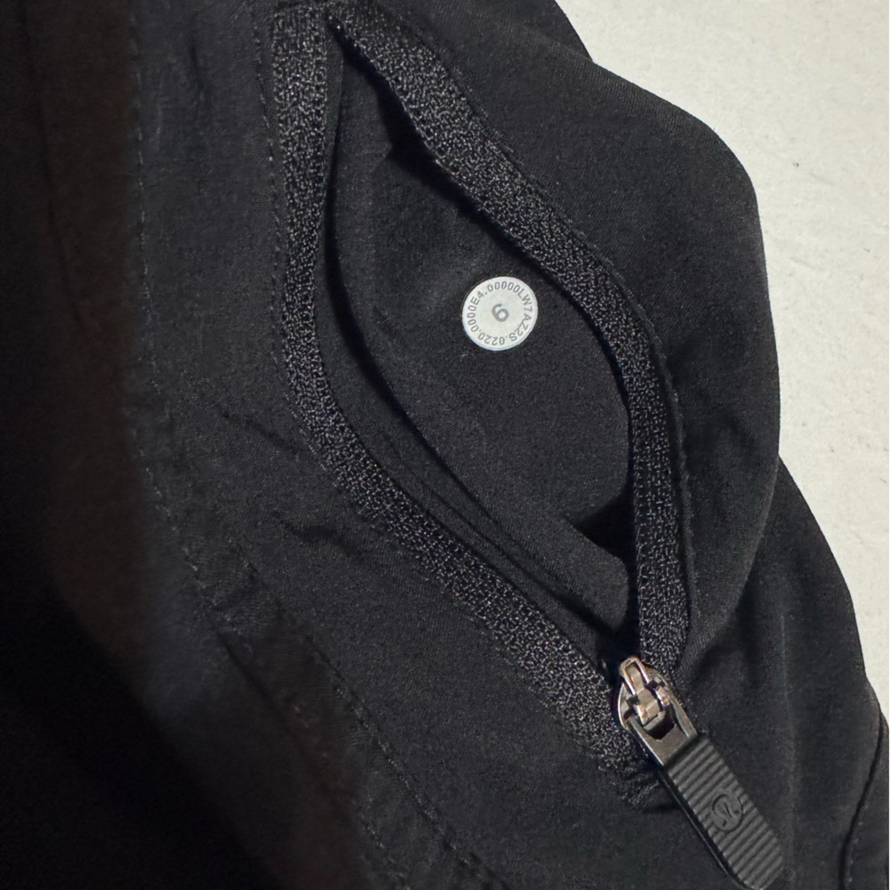 Lululemon Black Low-Rise Tracker Shorts - Picture 10 of 11